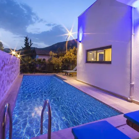 With Sea View And Private Pool For 8 People In Antalya, - Awz 125 וילה קלקן